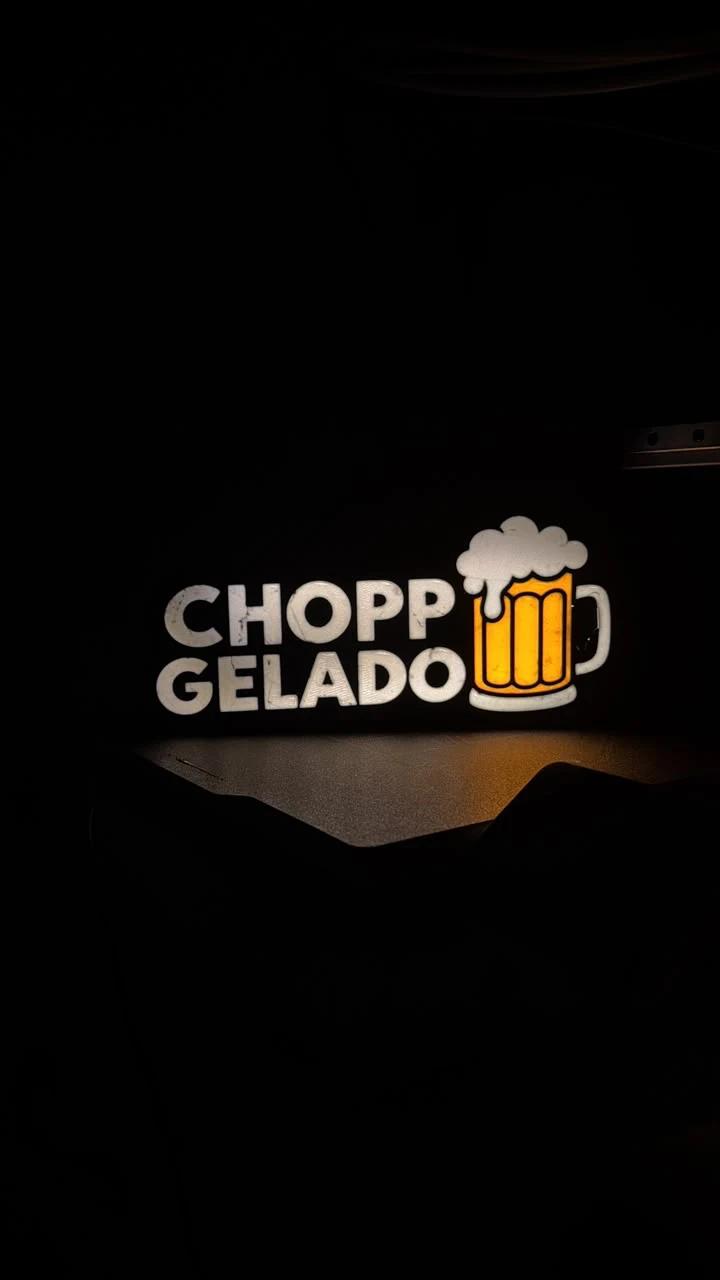 Peça física Chopp Gelado acesa